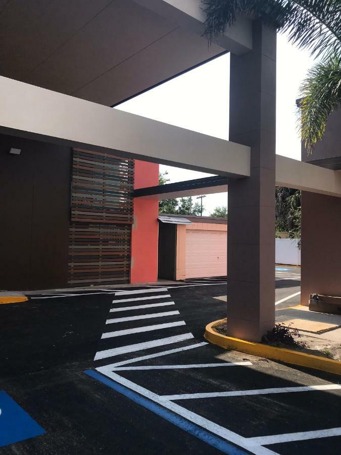 Tropical Inn & Suites, Downtown Clearwater Exteriör bild