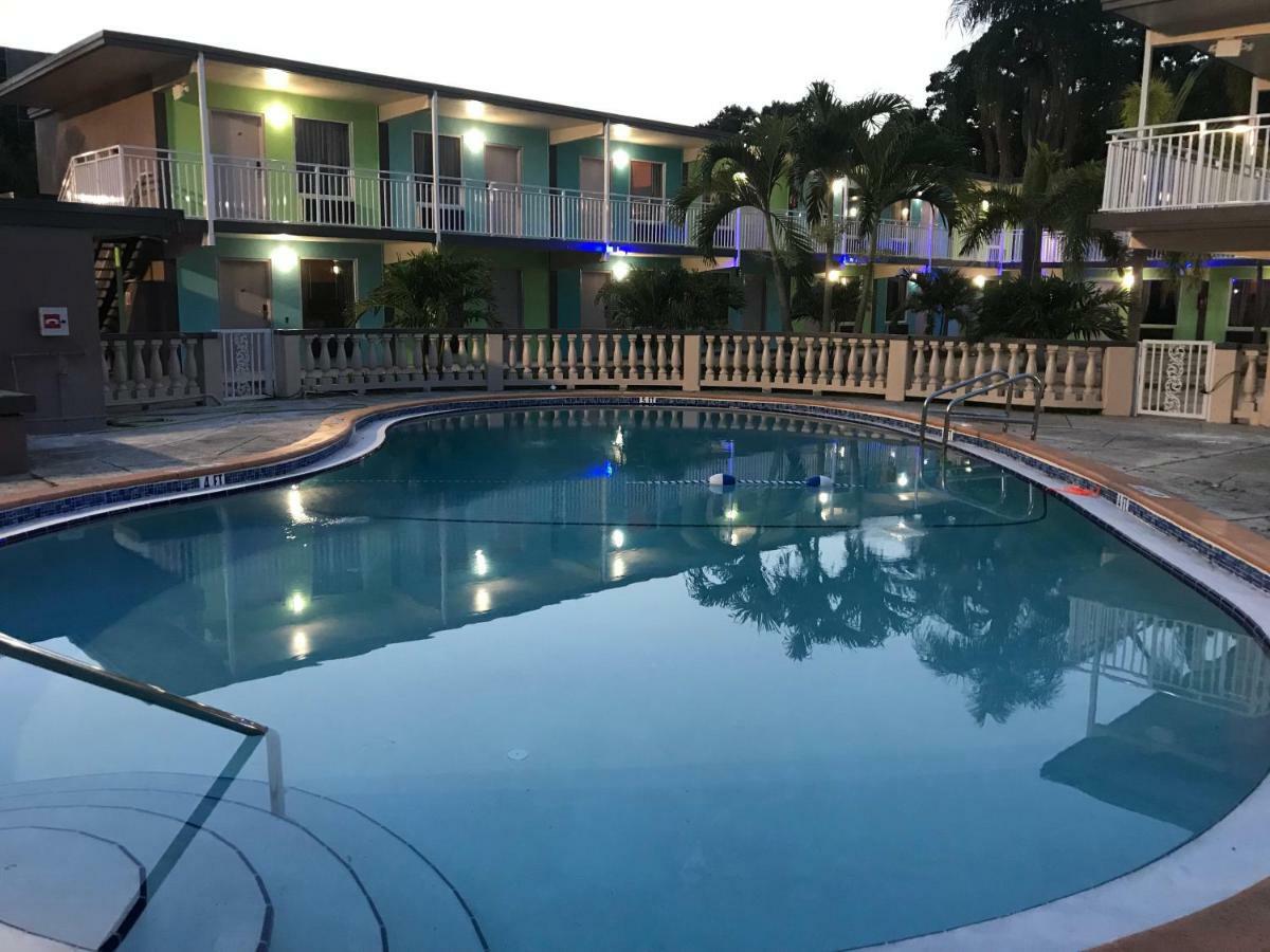 Tropical Inn & Suites, Downtown Clearwater Exteriör bild